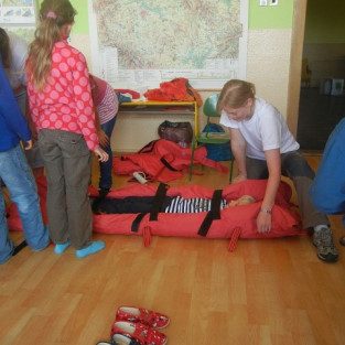 Budoucí záchranářky ve škole