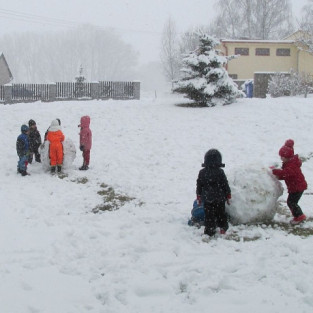 Mateřská škola - Hurá sníh!